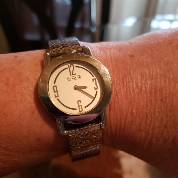 Authentic Vintage Silver Signature Coach Watch - Picture 5 of 6